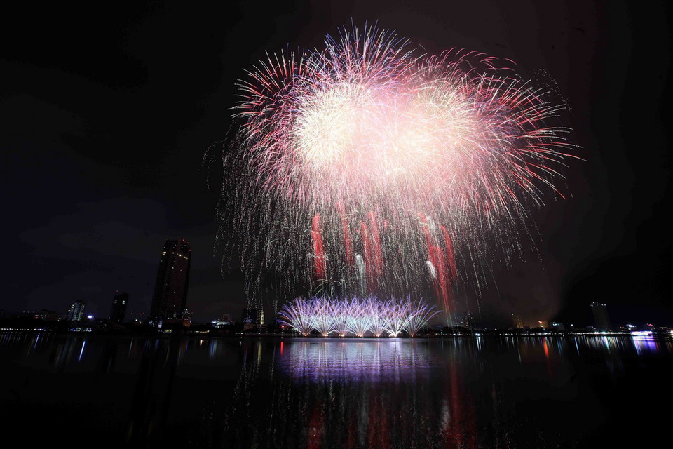 Màn trình diễn bắn pháo hoa của đội Đà Nẵng (Việt Nam). (Ảnh: Trần Lê Lâm/TTXVN)