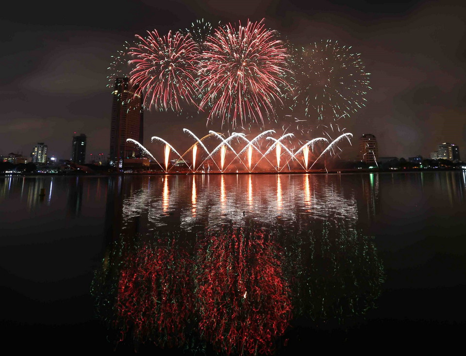 Màn trình diễn bắn pháo hoa của đội Ba Lan. (Ảnh: Trần Lê Lâm/TTXVN)