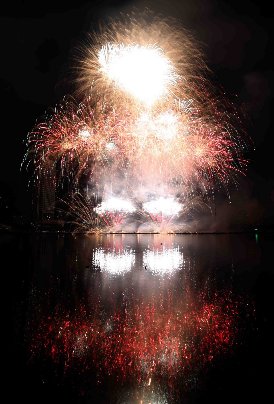 Màn trình diễn bắn pháo hoa của đội Ba Lan. (Ảnh: Trần Lê Lâm/TTXVN)