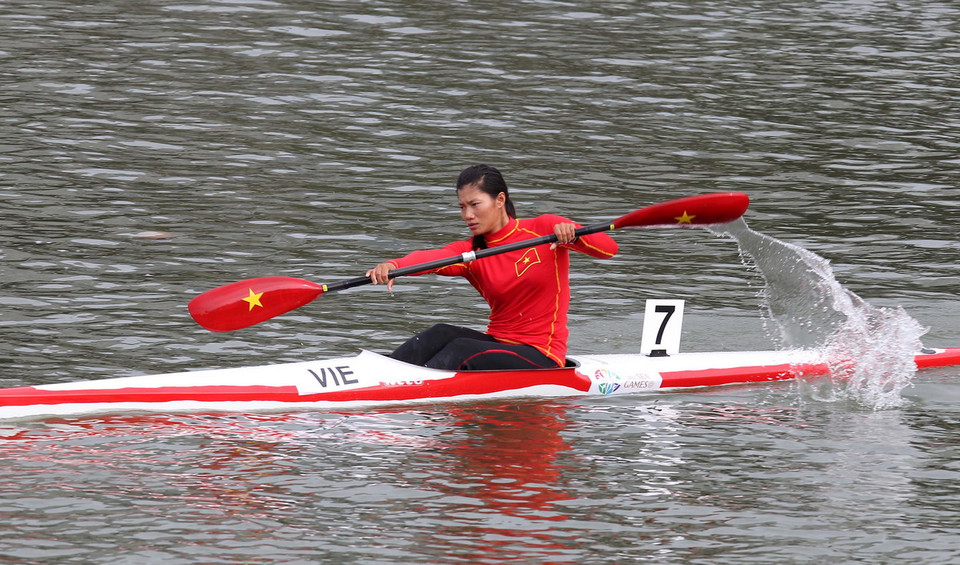  Vận động viên Vũ Thị Linh (số 7-Việt Nam) đoạt huy chương đồng nội dung K1. (Ảnh: Quốc Khánh/TTXVN)