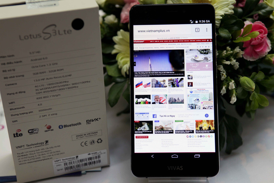 Điện thoại sở hữu màn hình lớn 5.5 inch HD, chạy hệ điều hành Android 6.0. (Ảnh: Doãn Đức/Vietnam+)