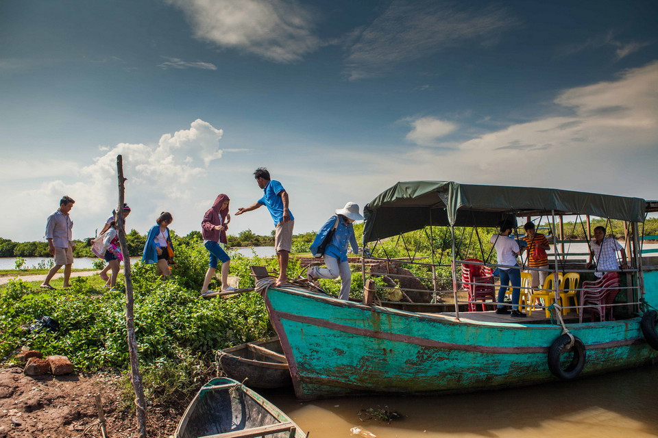 Rừng ở đây góp phần cố định phù sa, tạo nên các bãi bồi mới, làm vườn ươm, cung cấp thức ăn cho các loài thủy sinh đồng thời đóng vai trò cân bằng sinh thái của khu vực. (Ảnh: Trọng Đạt/TTXVN) 
