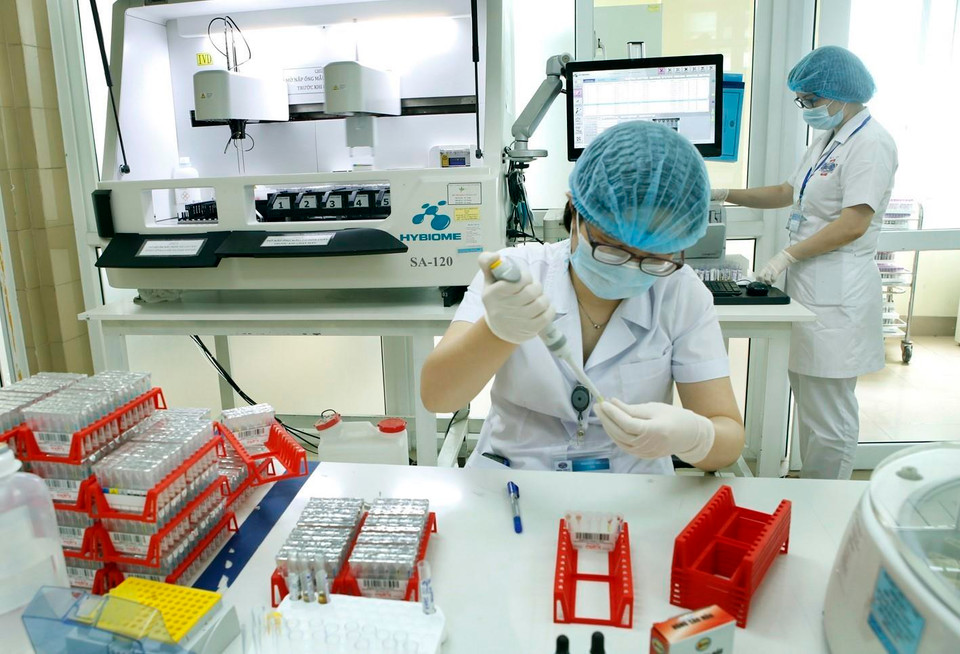 Bệnh viện K đầu tư trang thiết bị y tế cận lâm sàng hiện đại giúp chẩn đoán, đánh giá giai đoạn bệnh chính xác, điều trị hiệu quả. (Ảnh: Dương Ngọc/TTXVN)