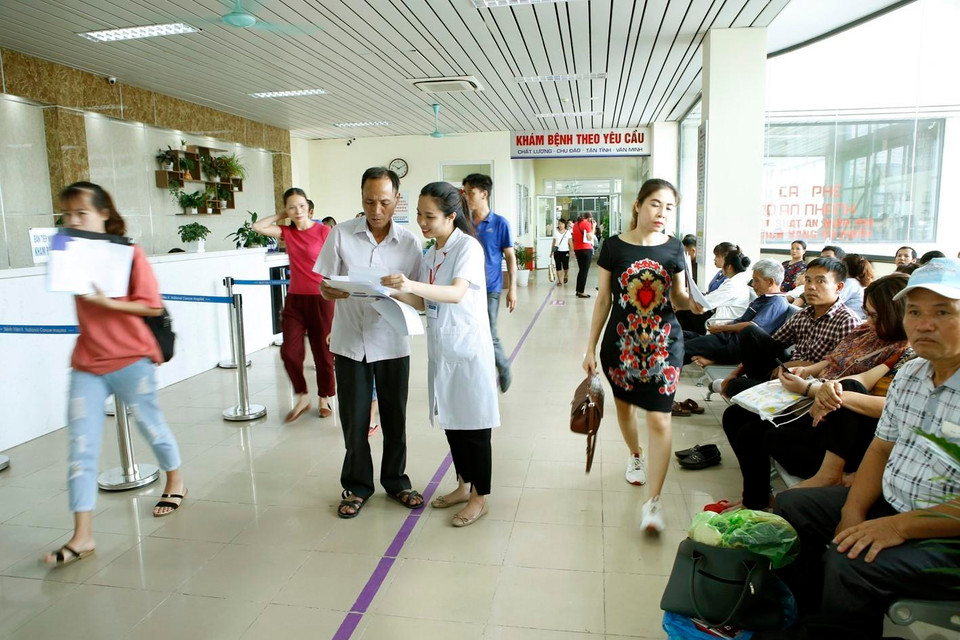 Bệnh viện K đổi mới phong cách, thái độ phục vụ của cán bộ y tế hướng tới sự hài lòng của người bệnh. (Ảnh: Dương Ngọc/TTXVN)