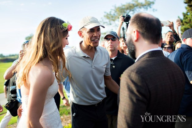 Tổng thống Obama thậm chí còn chụp chung với 2 nhân vật chính của bữa tiệc và cho đôi vợ chồng mới cưới vài lời khuyên. (Nguồn: theyoungrens.com)