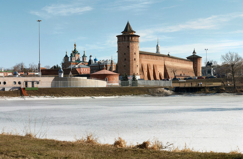 Thành phố Kolomna được hình thành từ thế kỷ 12. Ban đầu, những bức tường phòng thủ của thành phố được xây dựng bằng gỗ nhưng sau đó, Điện Kremlin Kolomna bằng gạch đã được dựng lên vào thế kỷ 16. (Nguồn: Sputniknews)