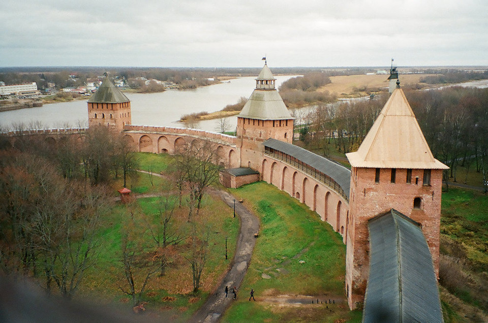 Thành phố Veliky Novgorod được thành lập vào năm 859. Bức tường phòng thủ và 9 tòa tháp của Điện Kremlin này vẫn tồn tại tới tận ngày nay. (Nguồn: Sputniknews)