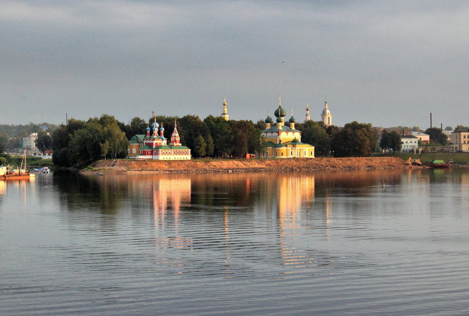 Điện Kremlin ở Uglich nằm bên bờ phải sông Volga. (Nguồn: Sputniknews)