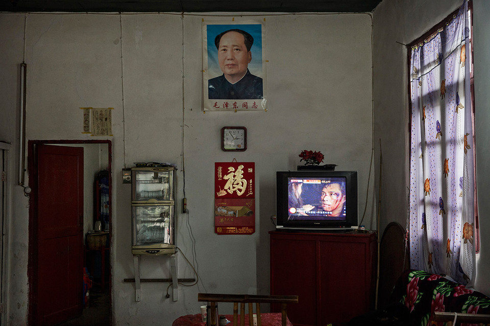 Tuy nhiên, việc phát triển đường sắt dường như đang mang lại cơ hội cho thị trấn. Những ngôi nhà mái trước đây của người thợ mỏ được phục hồi và trở thành khách sạn du lịch. (Ảnh: Kevin Frayer/Ibtimes)