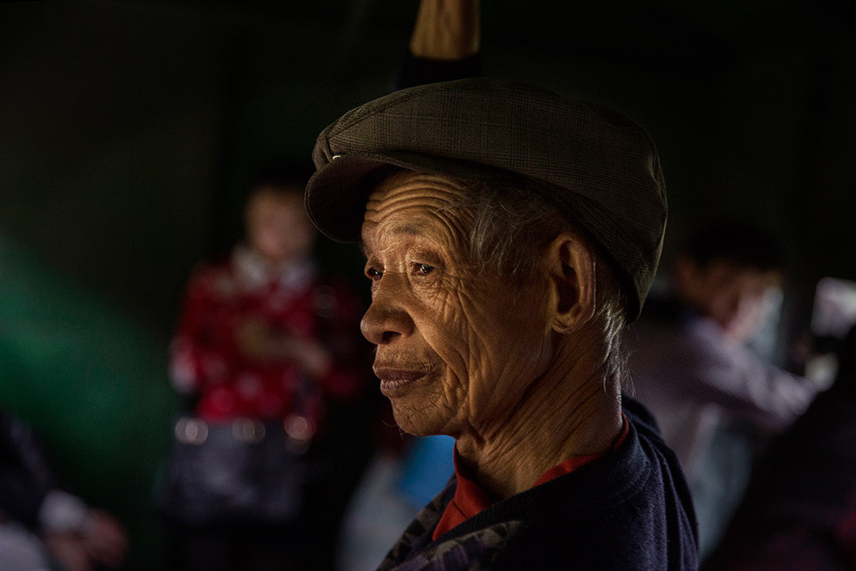 Một hành khách trên tàu. (Ảnh: Kevin Frayer/Ibtimes)