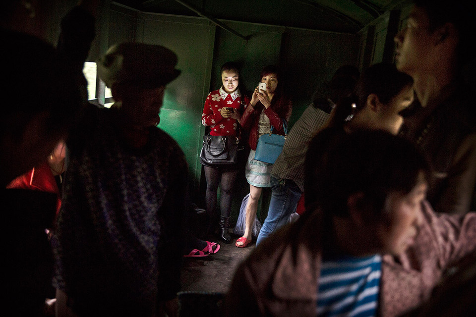 Đối với các khoang hạng sang, hành khách sẽ có thêm điều hòa để giúp du khách trải nghiệm thời kỳ cách mạng công nghiệp hóa thạch. (Ảnh: Kevin Frayer/Ibtimes)