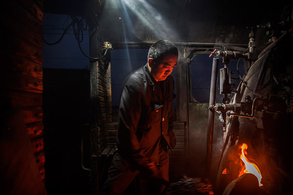 Đường sắt Gia Dương nối hai đầu thị trấn Shixi và Bagou của tỉnh Tứ Xuyên, được xây dựng vào năm 1958 để vận chuyển than. (Ảnh: Kevin Frayer/Ibtimes)