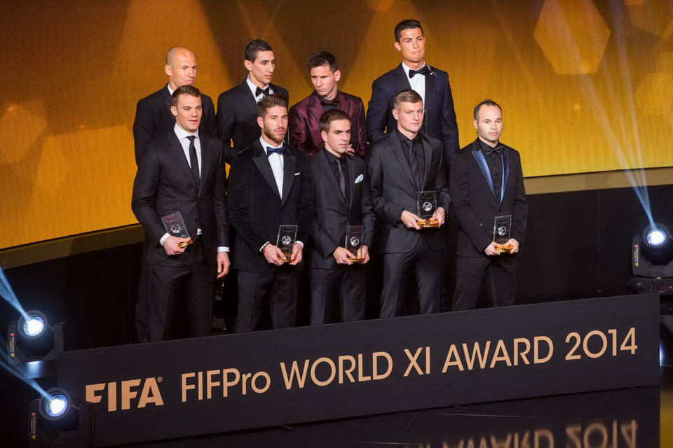 Manuel Neuer, Philipp Lahm, Sergio Ramos, Angel Di Maria, Andres Iniesta, Toni Kroos, Lionel Messi, Cristiano Ronaldo, Arjen Robben cùng với David Luiz, Thiago Silva (vắng mặt) là những cầu thủ góp mặt trong danh sách đội hình xuất sắc nhất. (Nguồn: AFP)