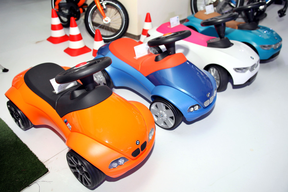 Bên cạnh đó, triển lãm cũng giới thiệu các phụ tùng và thiết bị ô tô trên thế giới. (Ảnh: Doãn Đức/Vietnam+)