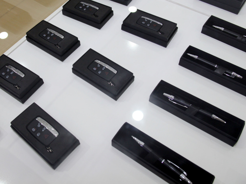 Bên cạnh đó, triển lãm cũng giới thiệu các phụ tùng và thiết bị ô tô trên thế giới. (Ảnh: Doãn Đức/Vietnam+)