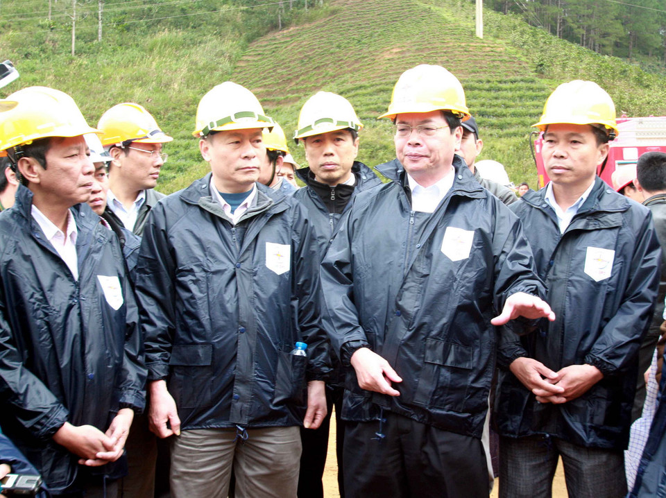 Bộ trưởng Công Thương Vũ Huy Hoàng tại hiện trường chiều 17/12. (Ảnh: Nguyễn Dũng - TTXVN)