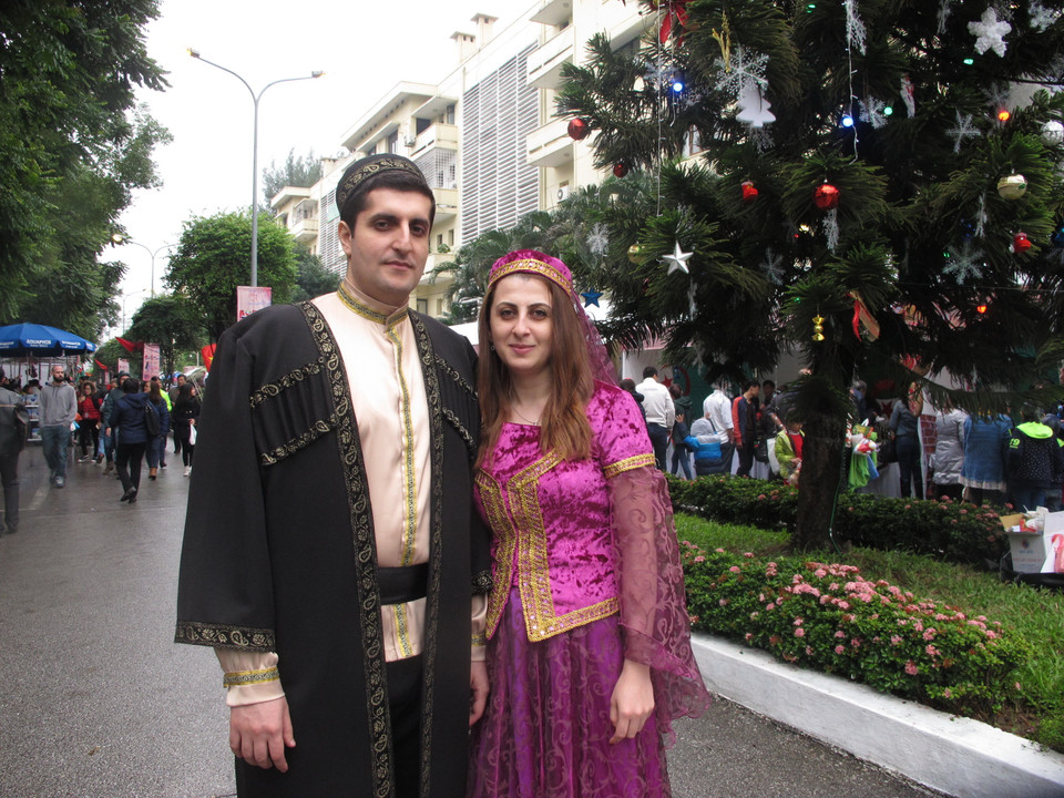 Những vị khách từ Azerbaijan đến tham gia Liên hoan ẩm thực. (Ảnh: Tiến Đạt/Vietnam+)