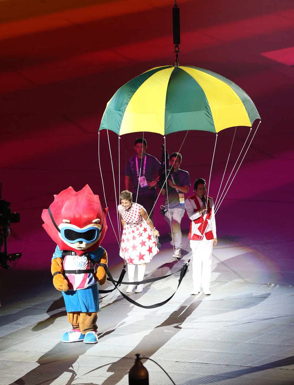 Linh vật Sea Games 28 trong lễ khai mạc. (Ảnh: Quốc Khánh/TTXVN)