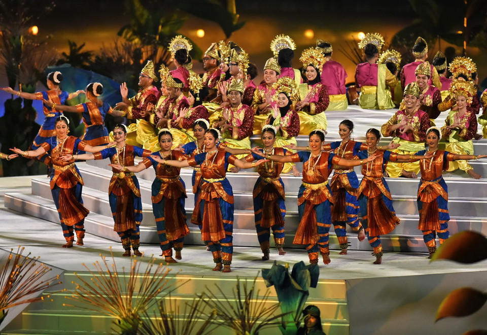 Biểu diễn nghệ thuật trong lễ khai mạc SEA Games 28. (Ảnh: Quốc Khánh /TTXVN )