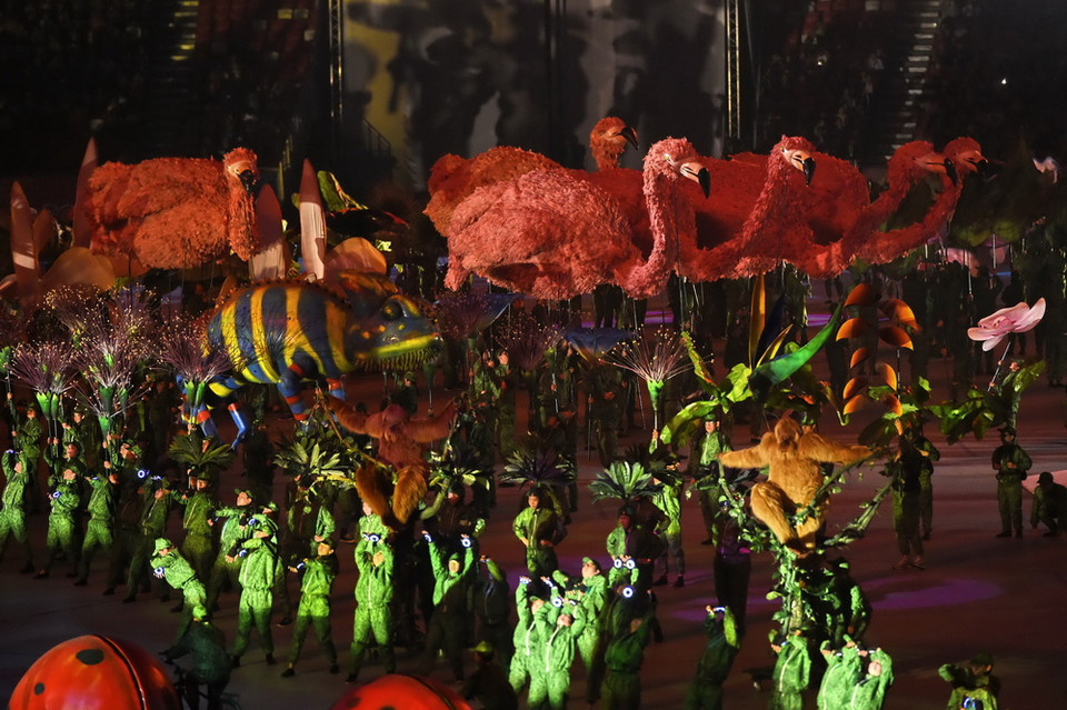 Biểu diễn nghệ thuật trong lễ khai mạc SEA Games 28. (Ảnh: Quốc Khánh /TTXVN )