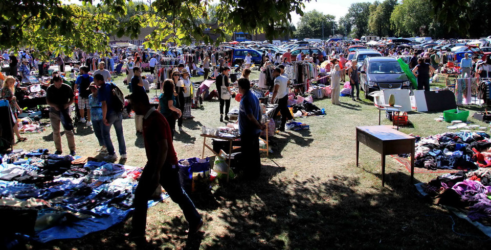 Quang cảnh một góc chợ 'car-boot sale' ở sân trường tiểu học Chiswick diễn ra vào mỗi chủ nhật đầu tháng. (Ảnh: Như Mai/Vietnam+) 