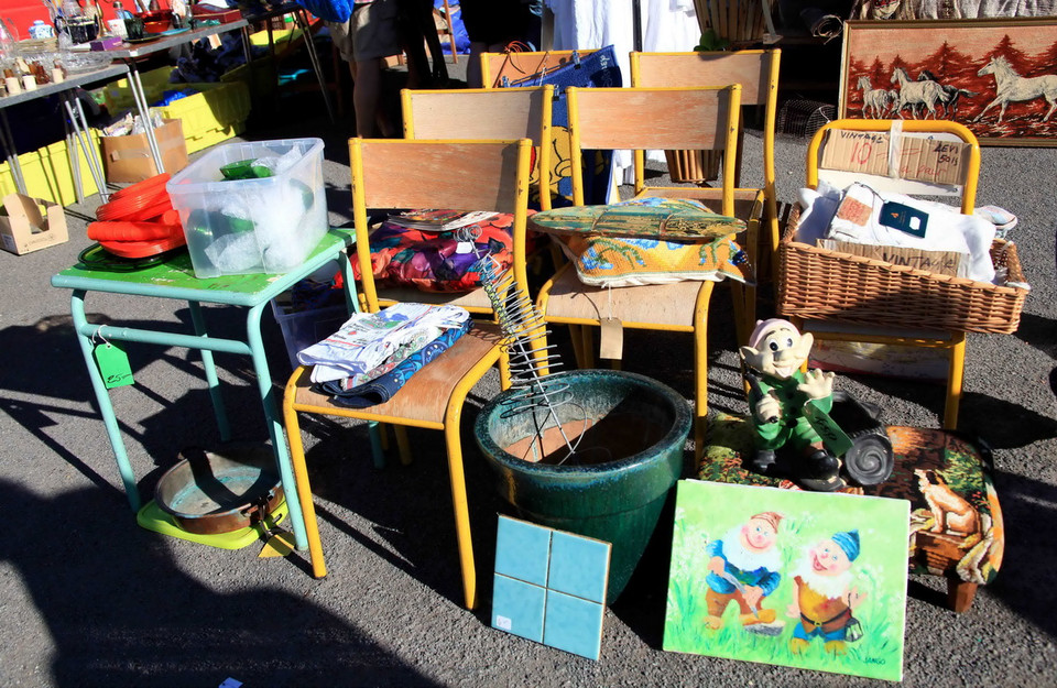 Bán những đồ không dùng đến vừa tránh lãng phí vừa góp phần bảo vệ môi trường. (Ảnh: Như Mai/Vietnam+) 