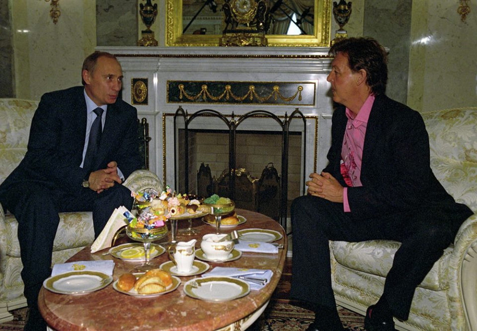 Vladimir Putin họp với cựu thành viên của The Beatles, Paul McCartney tại điện Kremlin, Moscow vào ngày 26/5/2003. (Nguồn: SPUTNIK)