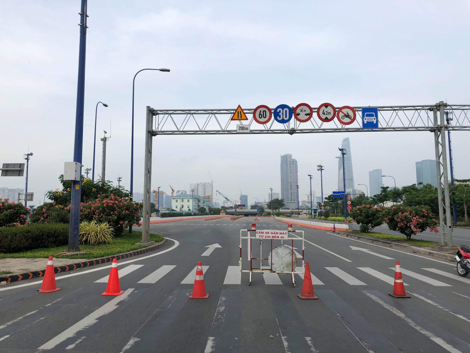 Hướng lưu thông vào hầm bị phong tỏa. (Nguồn: TTXVN phát)