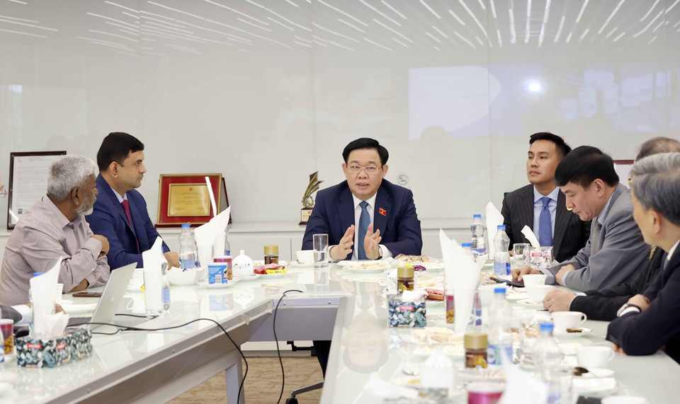 Chủ tịch Quốc hội Vương Đình Huệ phát biểu tại cuộc làm việc với Công ty Dược phẩm Beximco. (Ảnh: Doãn Tấn/TTXVN)