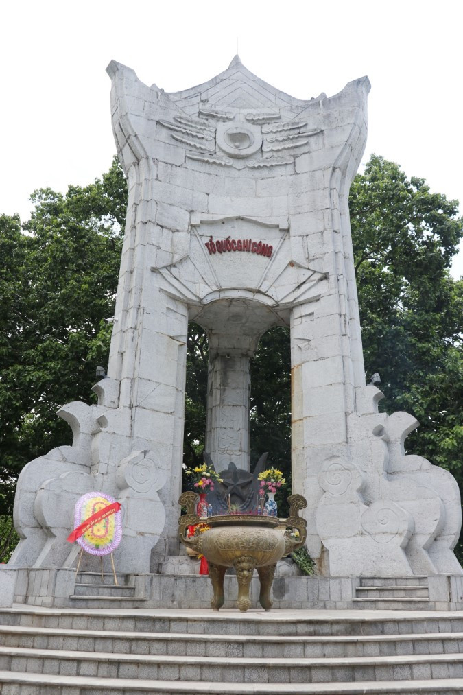 Tượng đài trung tâm tại Nghĩa trang Liệt sỹ Quốc gia Trường Sơn. (Ảnh: Thanh Thuỷ/TTXVN)