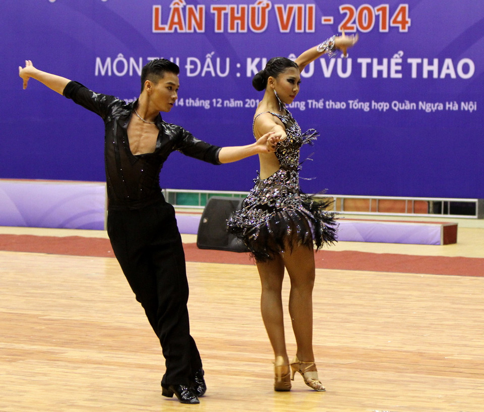 Các loại hải sản phong phú và đa dạng được bày bán tại chợ nổi bến Do. (Ảnh: Trịnh Văn Bộ)