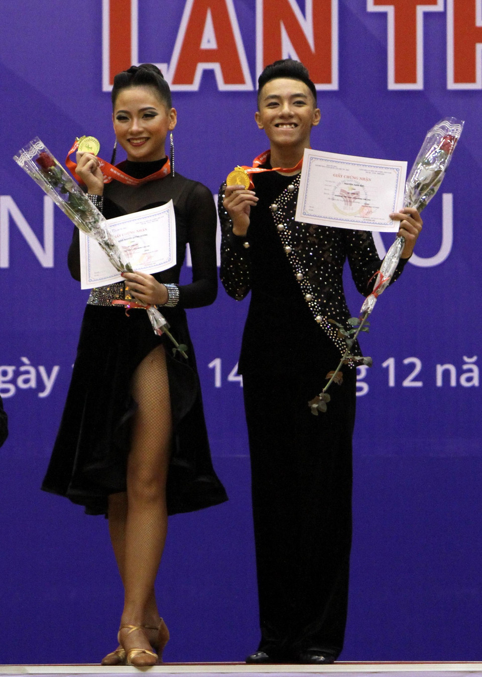 Các hoạt động mua bán hải sản diễn ra tấp nập ở chợ nổi bến Do, thuộc vùng biển tiếp giáp với vịnh Hạ Long. (Ảnh: Trịnh Văn Bộ)