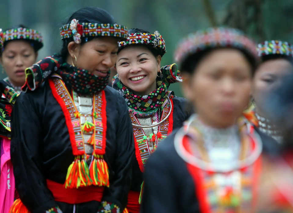 Niềm vui của họ hàng, người thân của cô dâu chú rể trong lễ cưới. (Ảnh: Thế Duyệt/TTXVN)