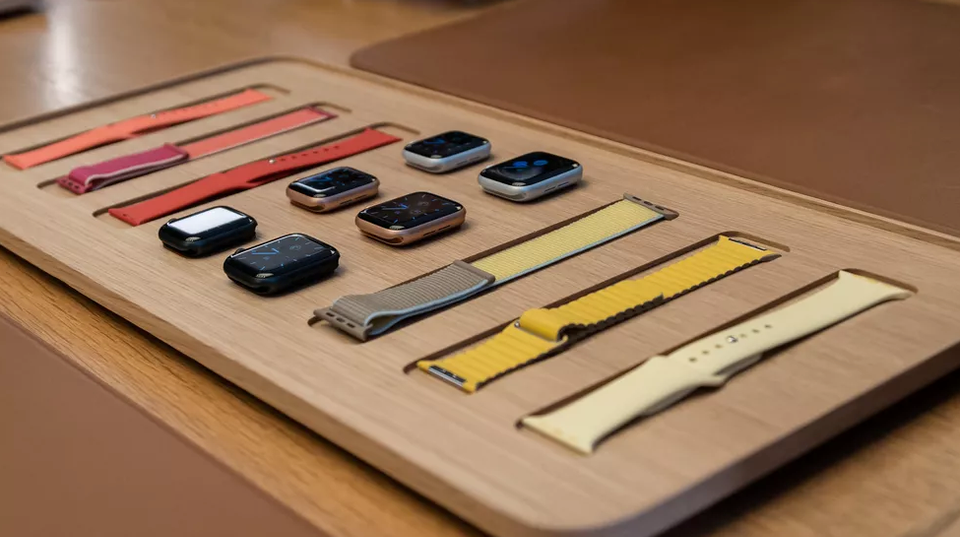 Cũng trong ngày 20/9, mẫu đồng hồ Apple Watch Series 5 cũng được bán lẻ. (Nguồn: Cnet)