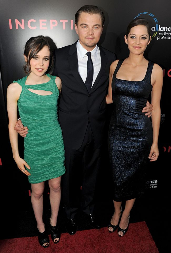 Leonardo (giữa) cùng 2 bạn diễn Ellen Page (trái) và Marion Cotillard (phải) tại buổi công chiếu bộ phim bom tấn 'Inception' năm 2010. (Nguồn: Yahoo)