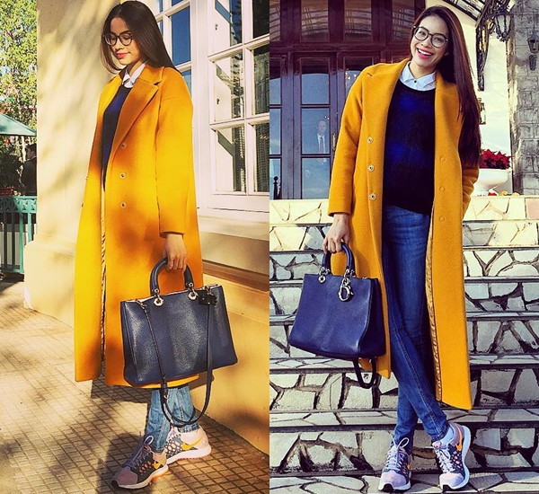 Trong một buổi dạo phố ngày đông có nắng, Phạm Hương làm mới mình bằng trang phục nhiều lớp, kết hợp cùng giày thể thao năng động và áo khoác dáng dài màu cam sáng lôi cuốn.