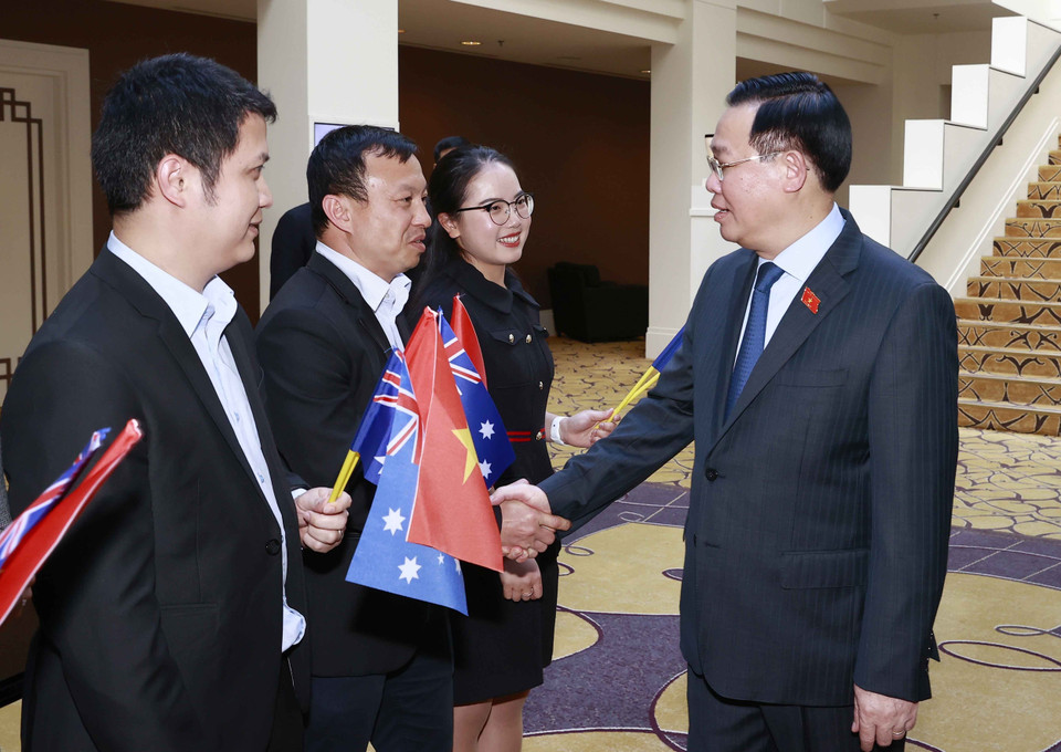 Chủ tịch Quốc hội Vương Đình Huệ với cộng đồng người Việt tại Australia. (Ảnh: Doãn Tấn/TTXVN)