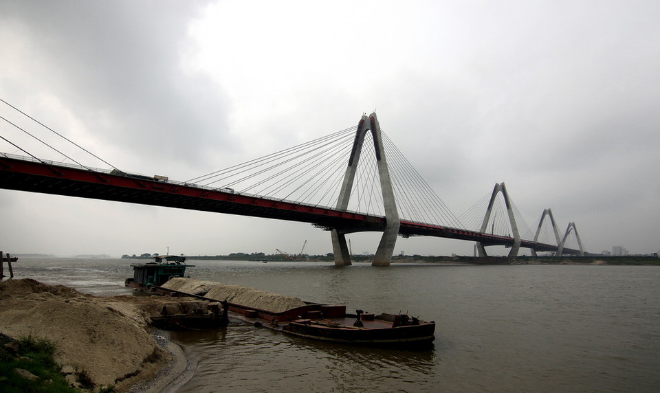 Cầu Nhật Tân trong ngày hợp long. (Ảnh: Trọng Đạt/TTXVN)