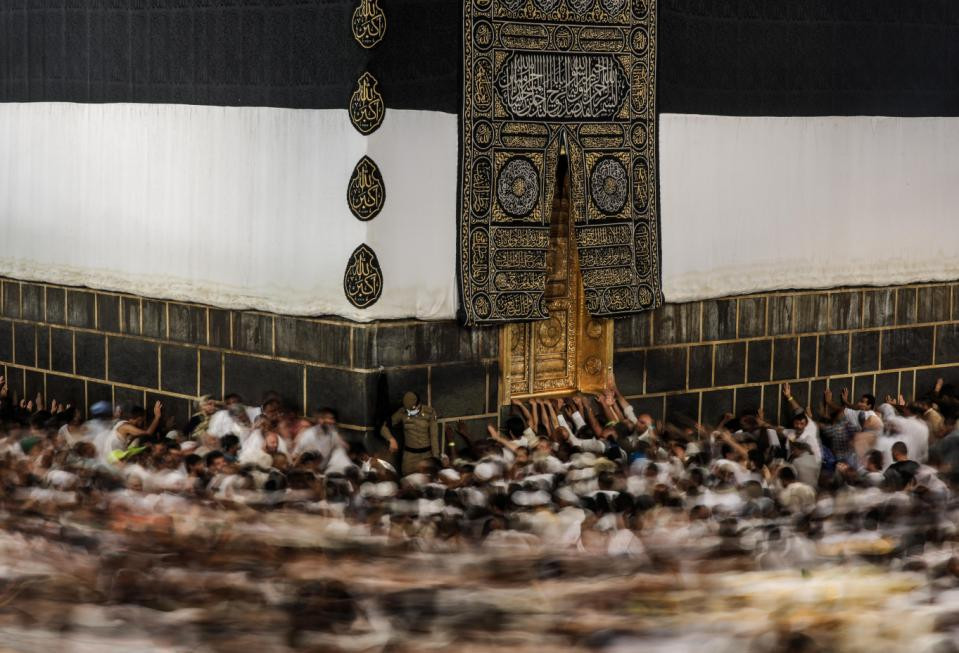Người hành hương tới đền Kaaba. (nguồn: AP)