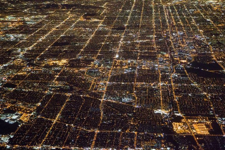 Los Angeles, California, Mỹ, nơi nổi tiếng vì số lượng xe cộ nhiều hơn cả người. (Nguồn: Mike Hedge / Foundation for Deep Ecology) 