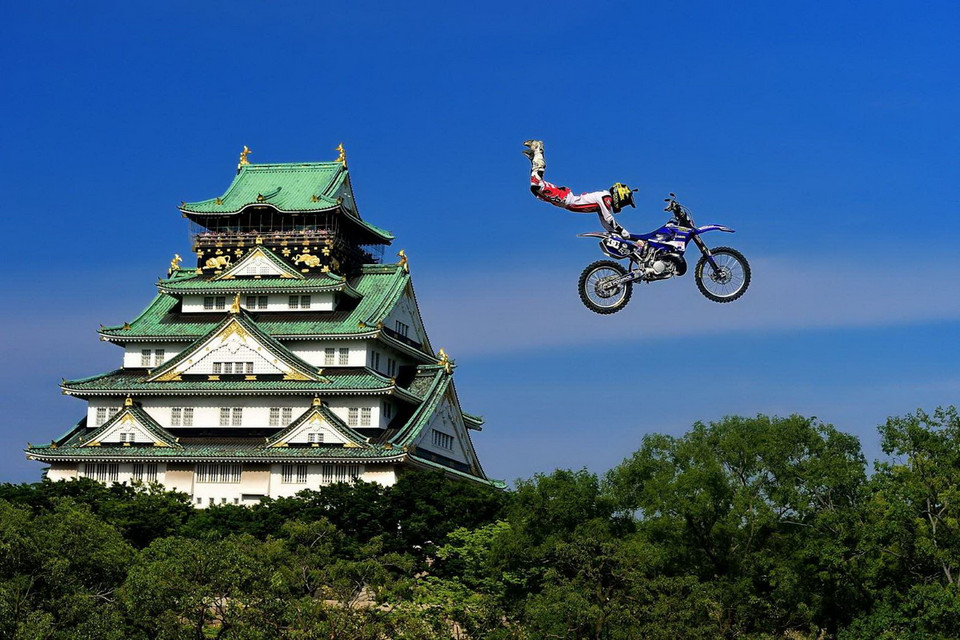 Ribor Podmol của Cộng hòa Séc trình diễn trong vòng loại giải thể thao mạo hiểm Red Bull X-Fighters World Tour ở Osaka, Nhật Bản hôm 24/5. (Nguồn: Getty Images)