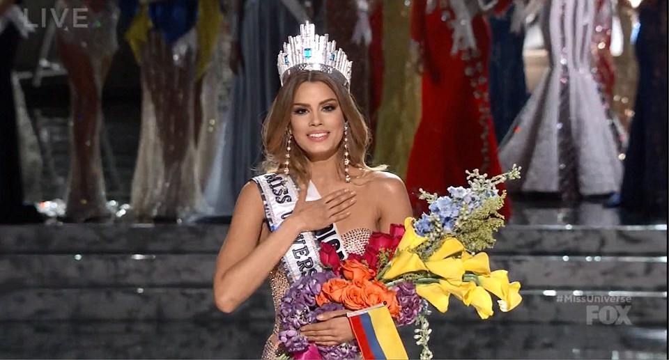 Hai phút hòa quang ngắn ngủi của 'Hoa hậu bất dĩ' từ Colombia. (nguồn: Dailymail) 