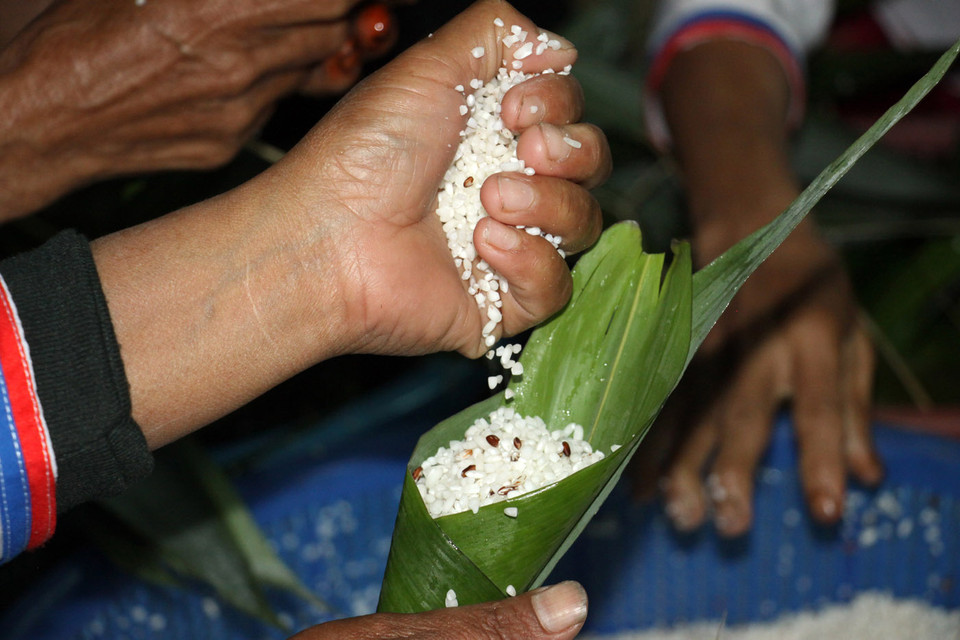 Bánh lá đót làm từ gạo nếp và gạo tẻ. (Ảnh: Vĩnh Trọng/TTXVN) 