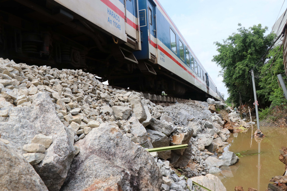 Đoạn đường sắt bị hư hỏng đã được khắc phục. (Ảnh: Sỹ Thắng/TTXVN)