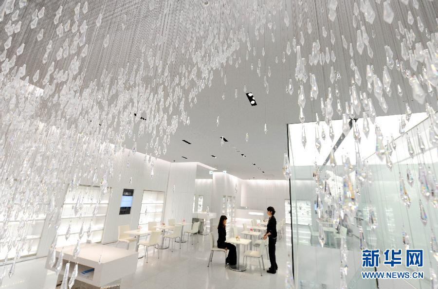 Quán càphê được trang trí toàn bộ bằng pha lê tại Tokyo, Nhật Bản.