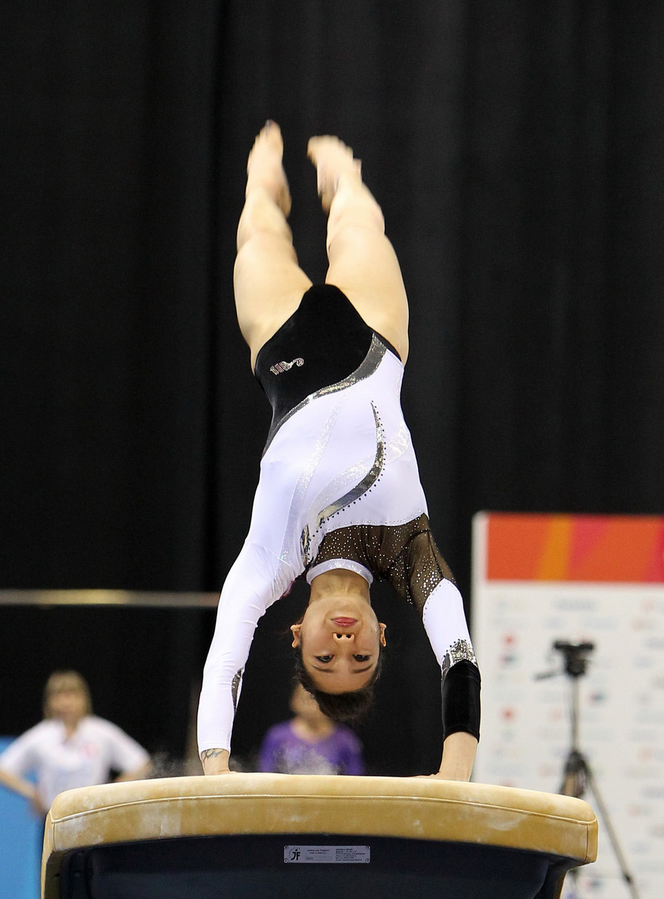  Vận động viên Phan Thị Hà Thanh thi đấu nội dung nhảy chống nữ. (Ảnh: Quốc Khánh/TTXVN)