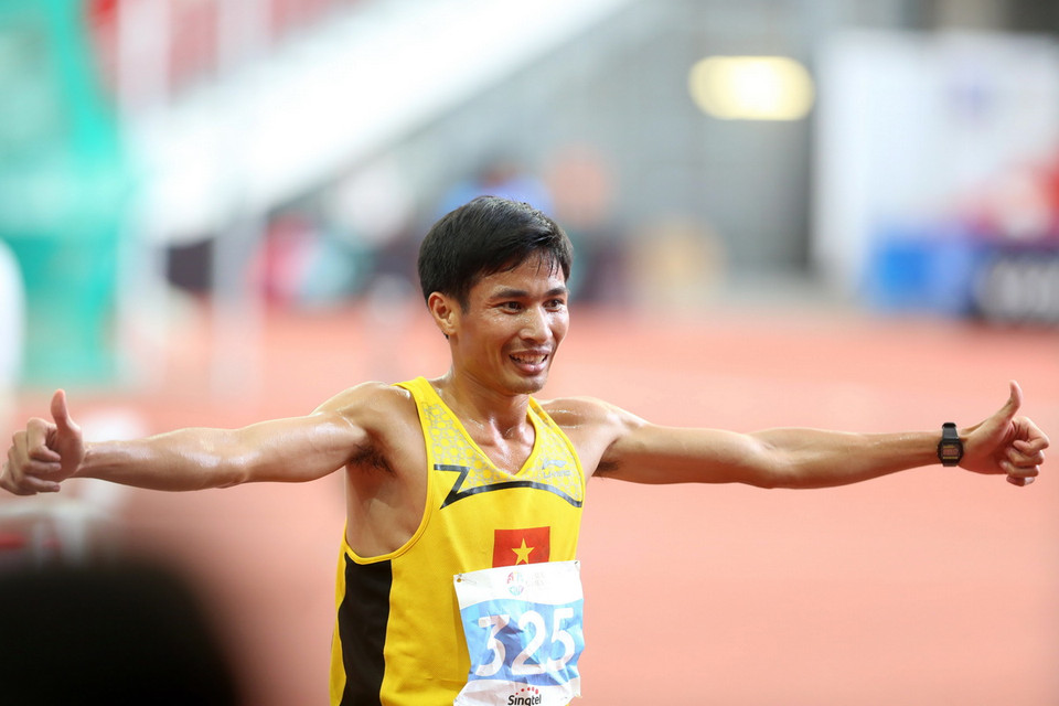 Niềm vui vận động viên Nguyễn Văn Lai (số 325-Việt Nam) sau khi về đích. (Ảnh: Quốc Khánh/TTXVN)
