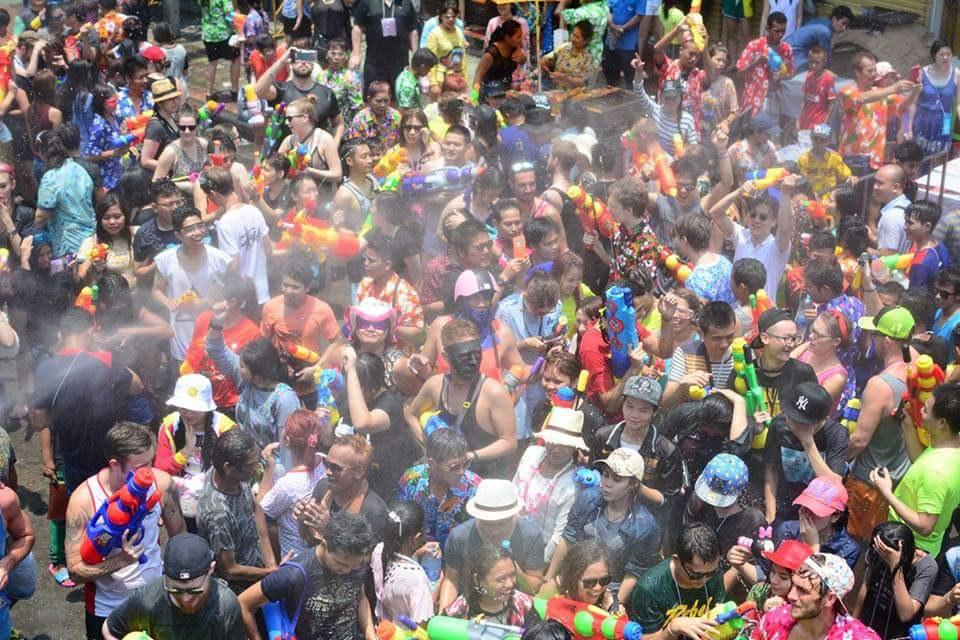 Không khí tưng bừng của lễ hội. (Ảnh: Thuận Nam/Vietnam+) 