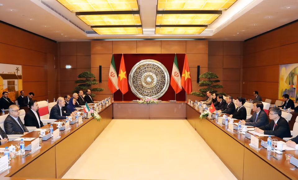 Chủ tịch Quốc hội Nguyễn Thị Kim Ngân hội đàm với Chủ tịch Quốc hội Iran Ali Ardeshir Larijani. (Ảnh: Trọng Đức/TTXVN)