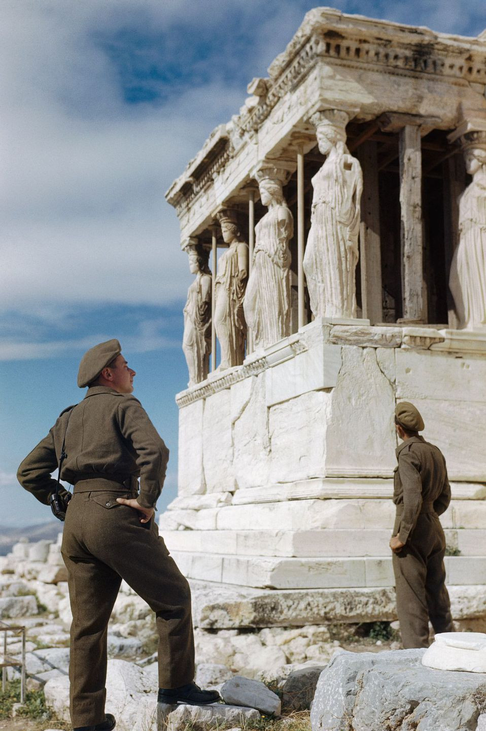 Binh sỹ Anh làm nhiệm vụ ở Athens năm 1944. (Nguồn: mashable.com)